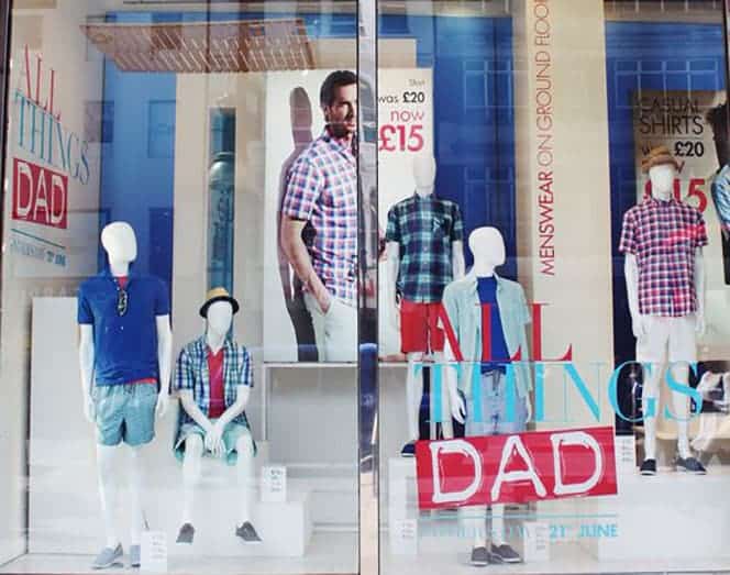 BHS-Oxford-Street-vetrine-festa-del-papa