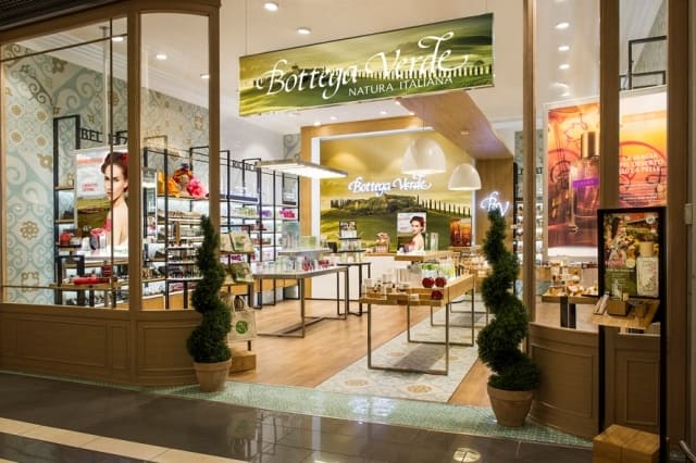 Bottega-Verde-decorazione-parete-negozio