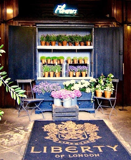consigli-per-arredare-un-negozio-di-fiori_foto-Eka-Karya-Graha-Flora-arredare-un-negozio-di-fiori-e-piante_Liberty