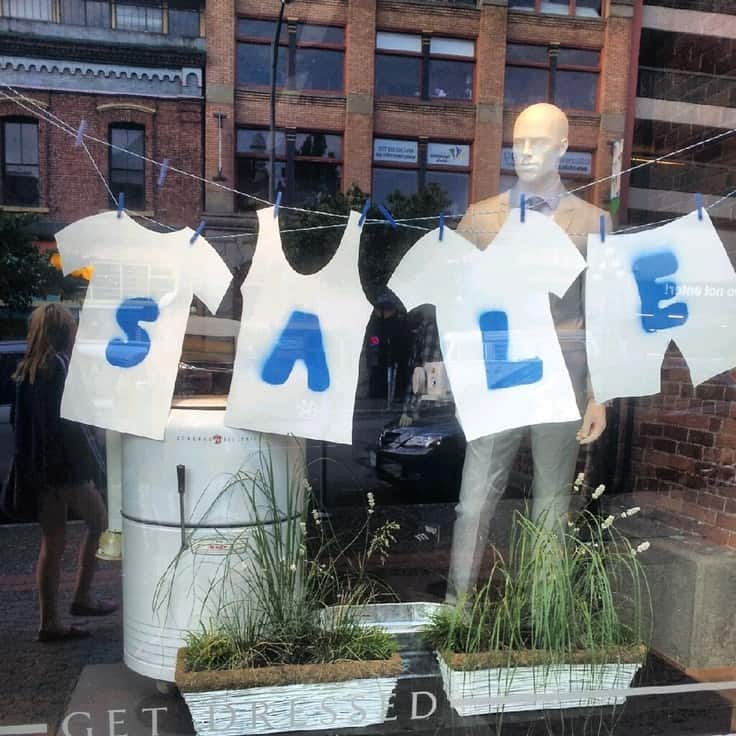 vetrin-saldi-tshirt
